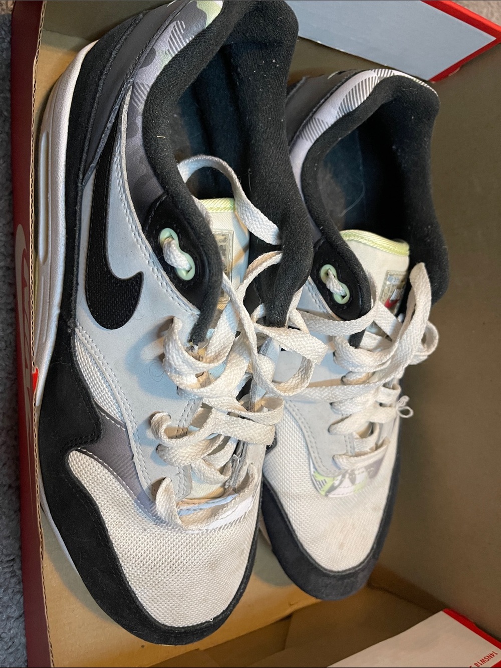 Nike Men’s Black, White & Gray Low-Top Sneakers